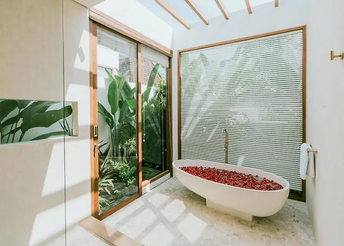 Villa Private Pool, Skylight Bathtub, Dreamy Pool And Serene Greenery In Canggu! *