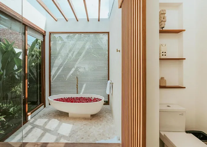 别墅 Private Pool, Skylight Bathtub, Dreamy Pool And Serene Greenery In Canggu! 坎古