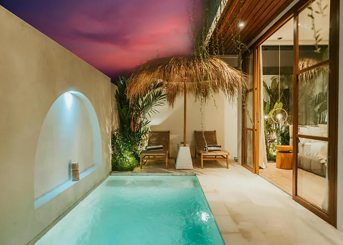 Private Pool, Skylight Bathtub, Dreamy Pool And Serene Greenery In Canggu!