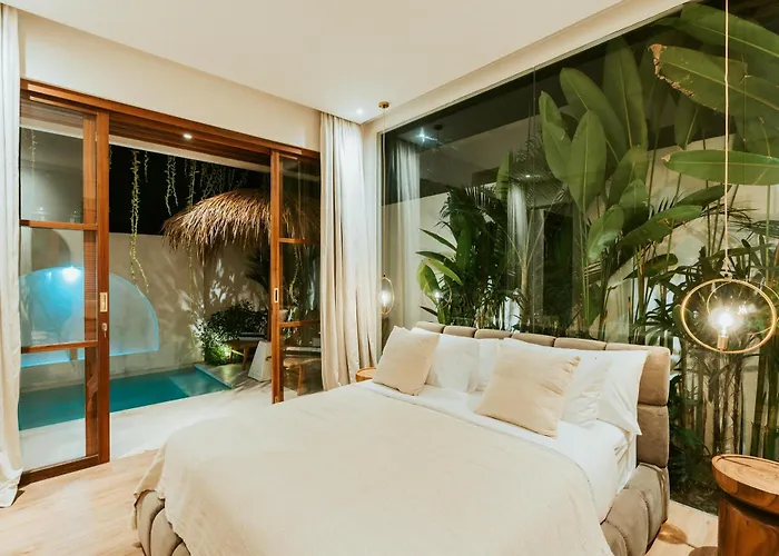 Private Pool, Skylight Bathtub, Dreamy Pool And Serene Greenery In Canggu! Villa *