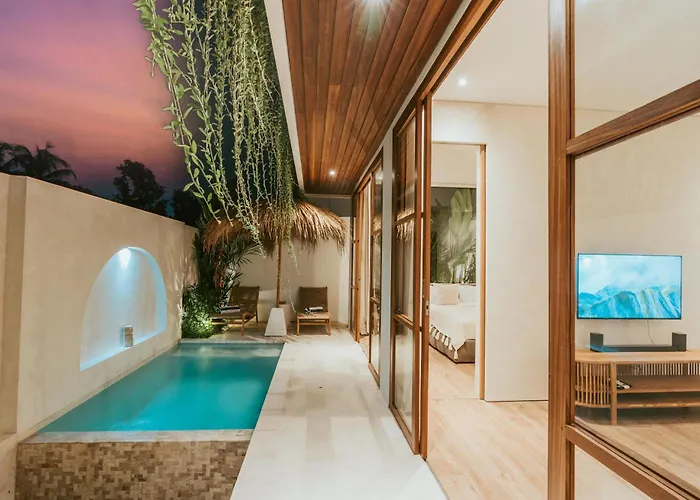 Private Pool, Skylight Bathtub, Dreamy Pool And Serene Greenery In Canggu!