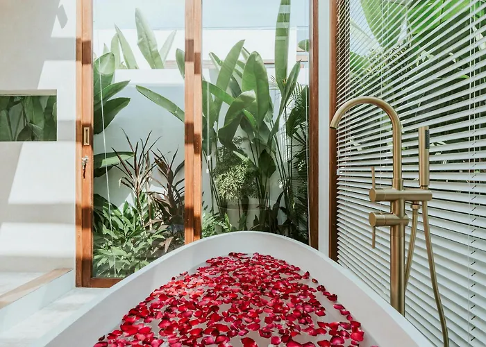 Private Pool, Skylight Bathtub, Dreamy Pool And Serene Greenery In Canggu! Villa