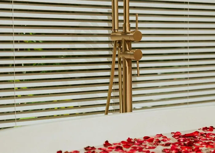 Private Pool, Skylight Bathtub, Dreamy Pool And Serene Greenery In Canggu! Villa *