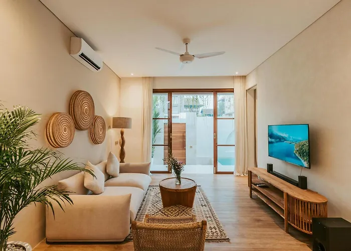 Private Pool, Skylight Bathtub, Dreamy Pool And Serene Greenery In Canggu!