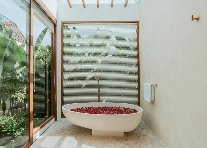 Private Pool, Skylight Bathtub, Dreamy Pool And Serene Greenery In Canggu! Villa